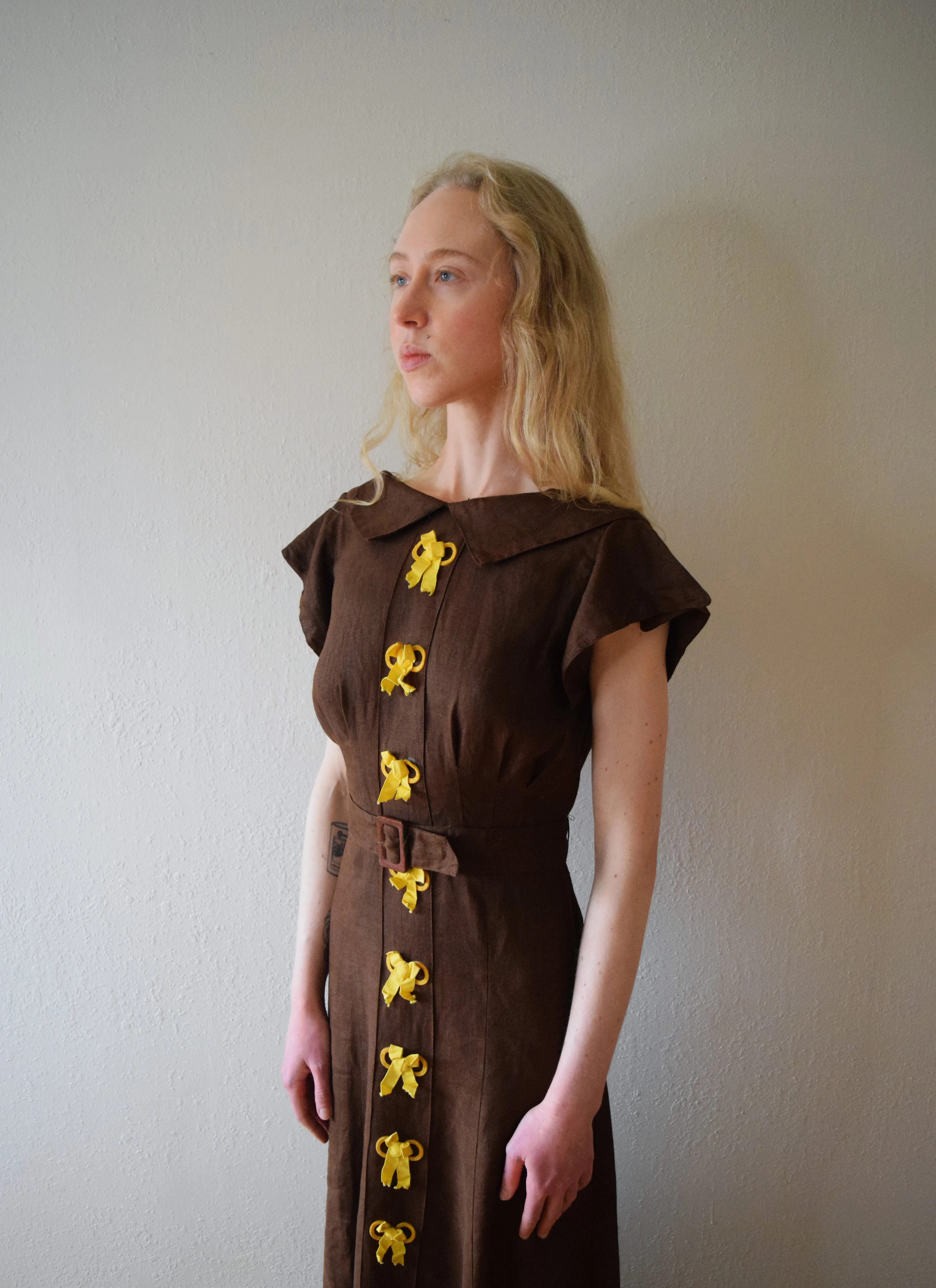 1930s linen gown . vintage 30s dress . size xs to small