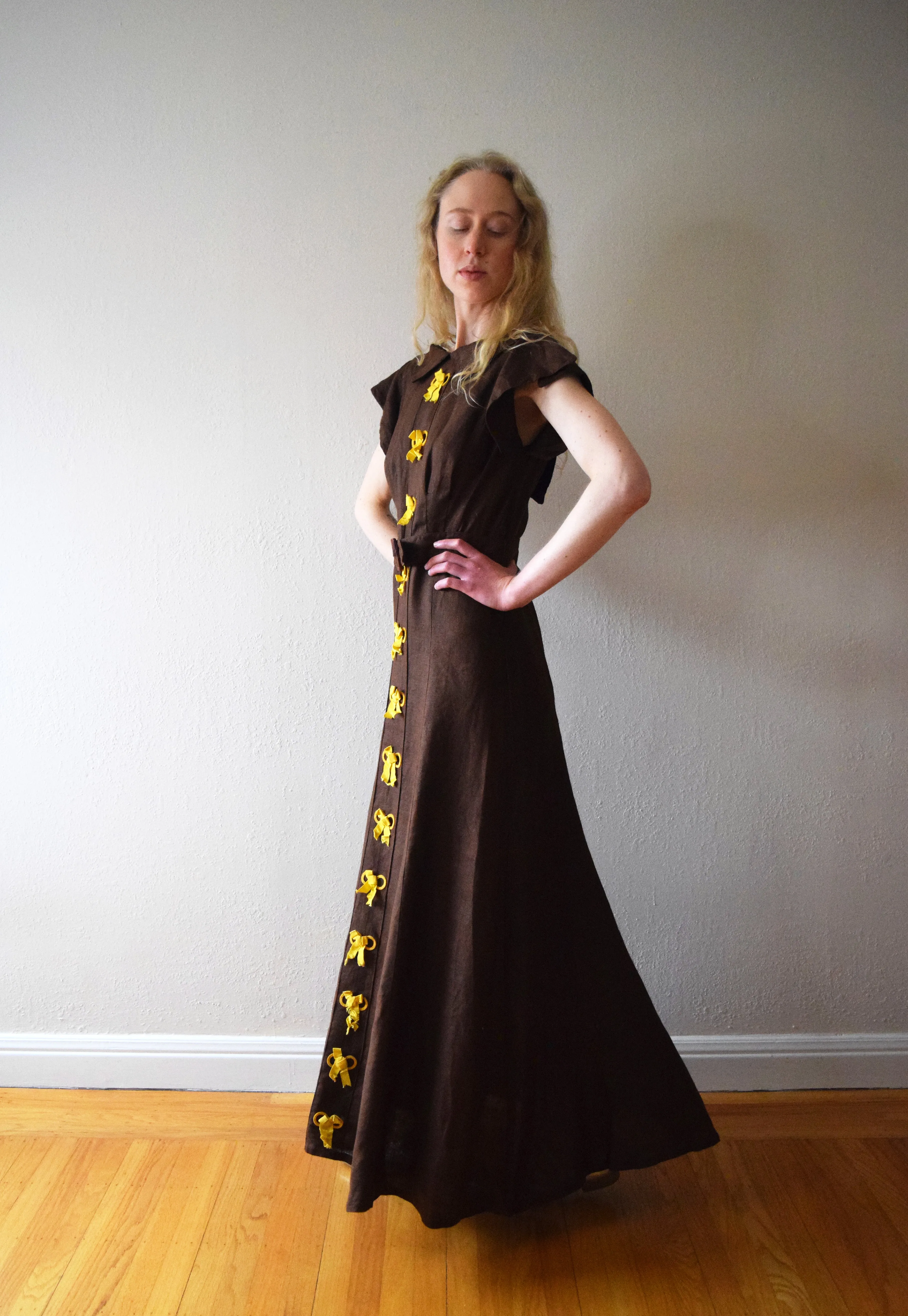 1930s linen gown . vintage 30s dress . size xs to small