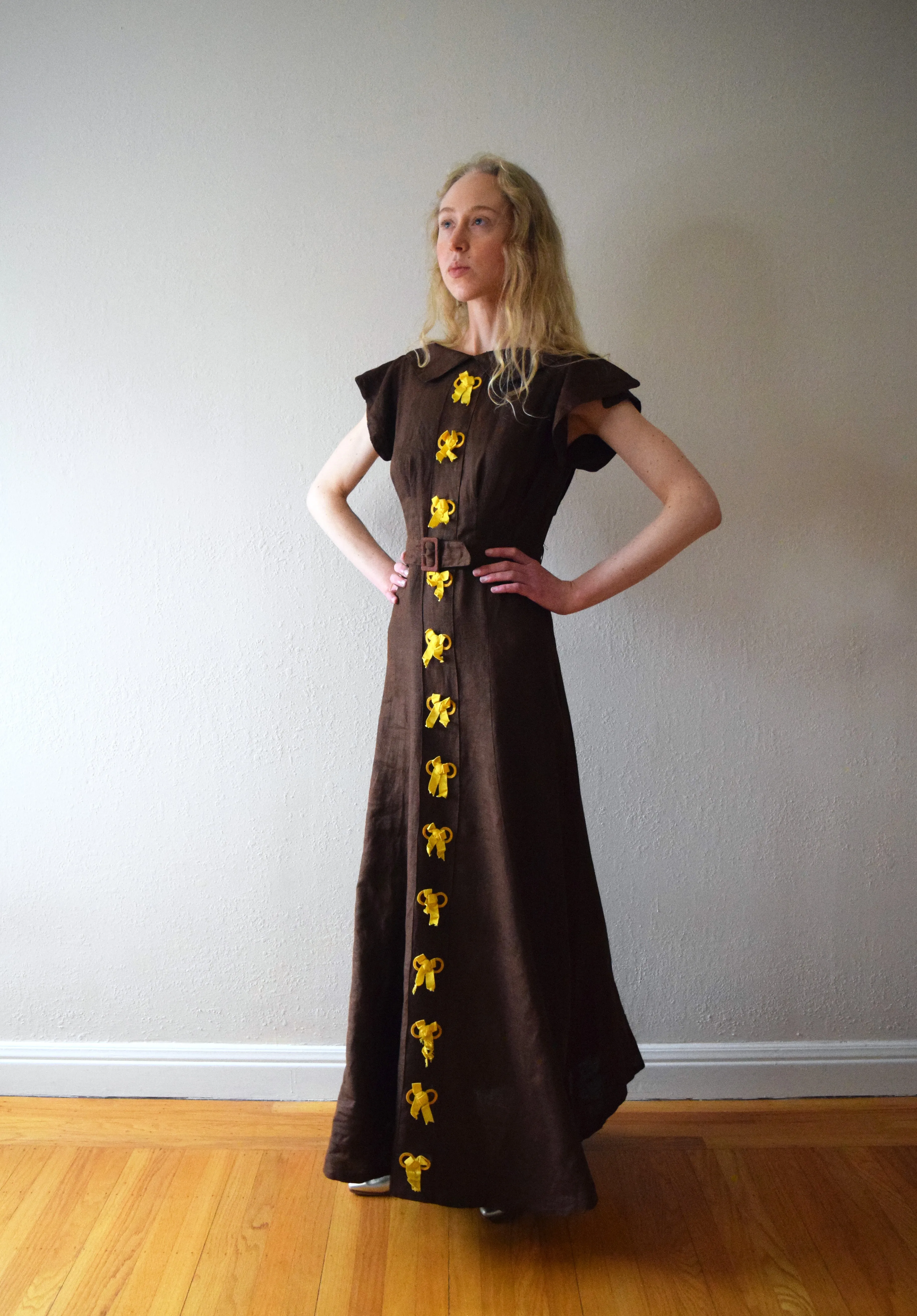 1930s linen gown . vintage 30s dress . size xs to small