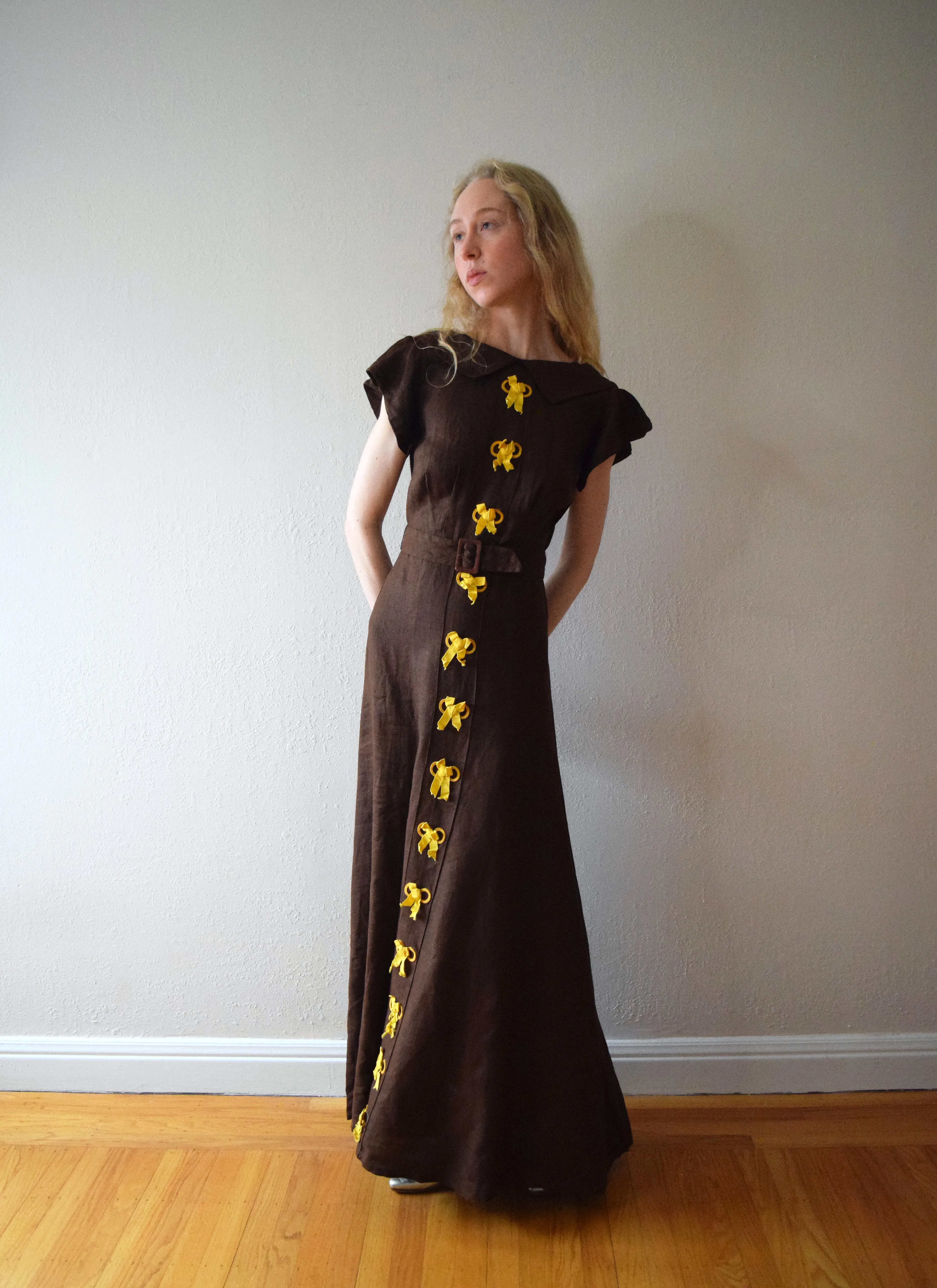 1930s linen gown . vintage 30s dress . size xs to small
