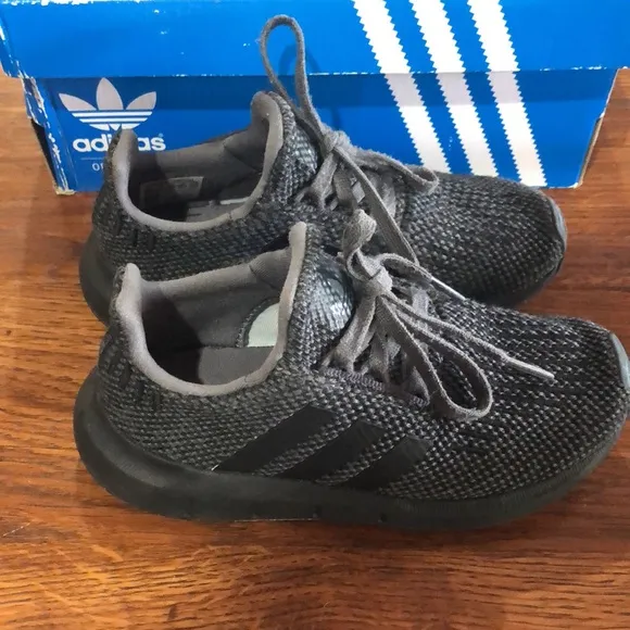 adidas Unisex-Child Swift Running Shoe
