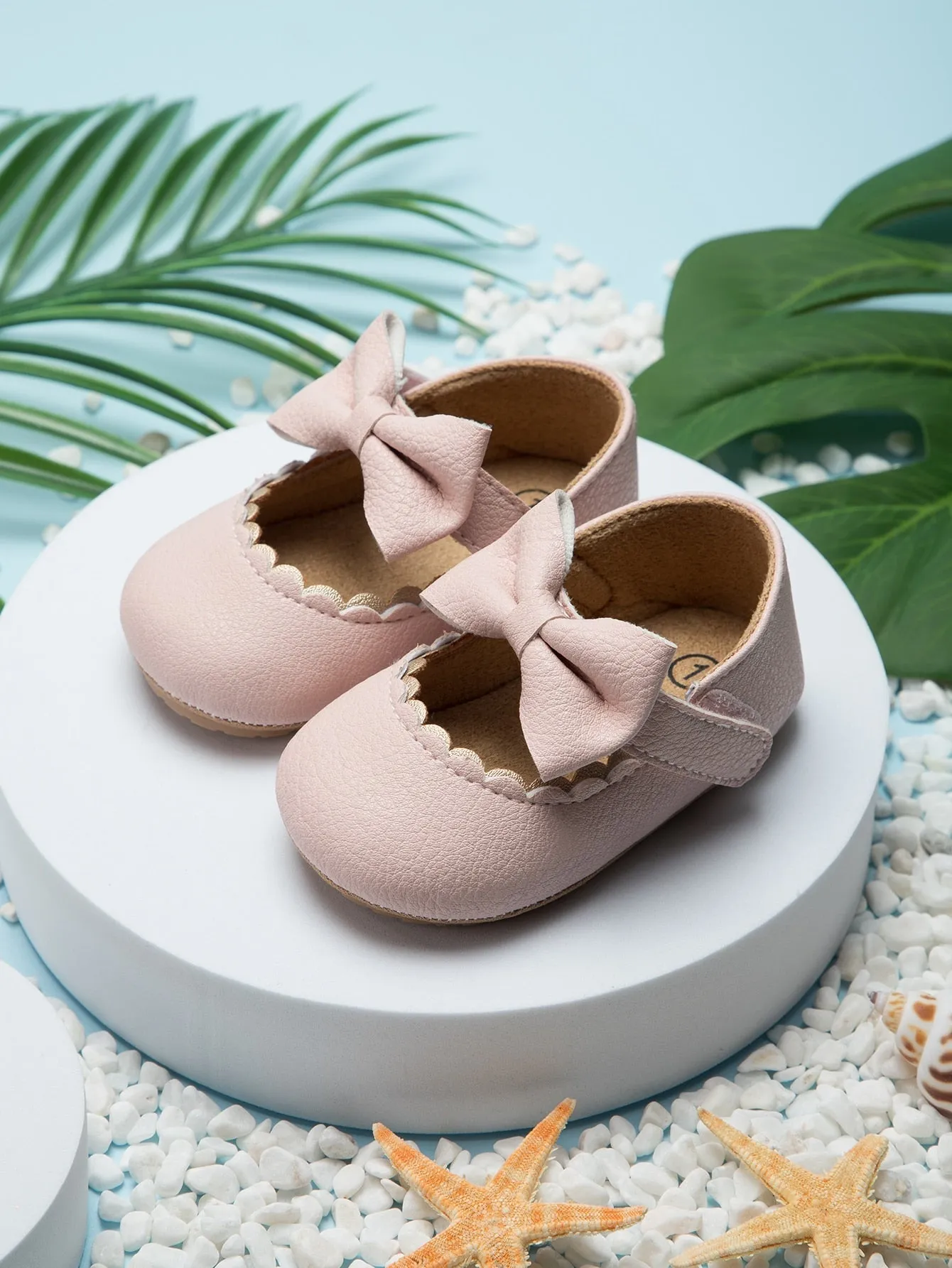 Baby Bow Decor Scallop Detail Mary Janes- FD