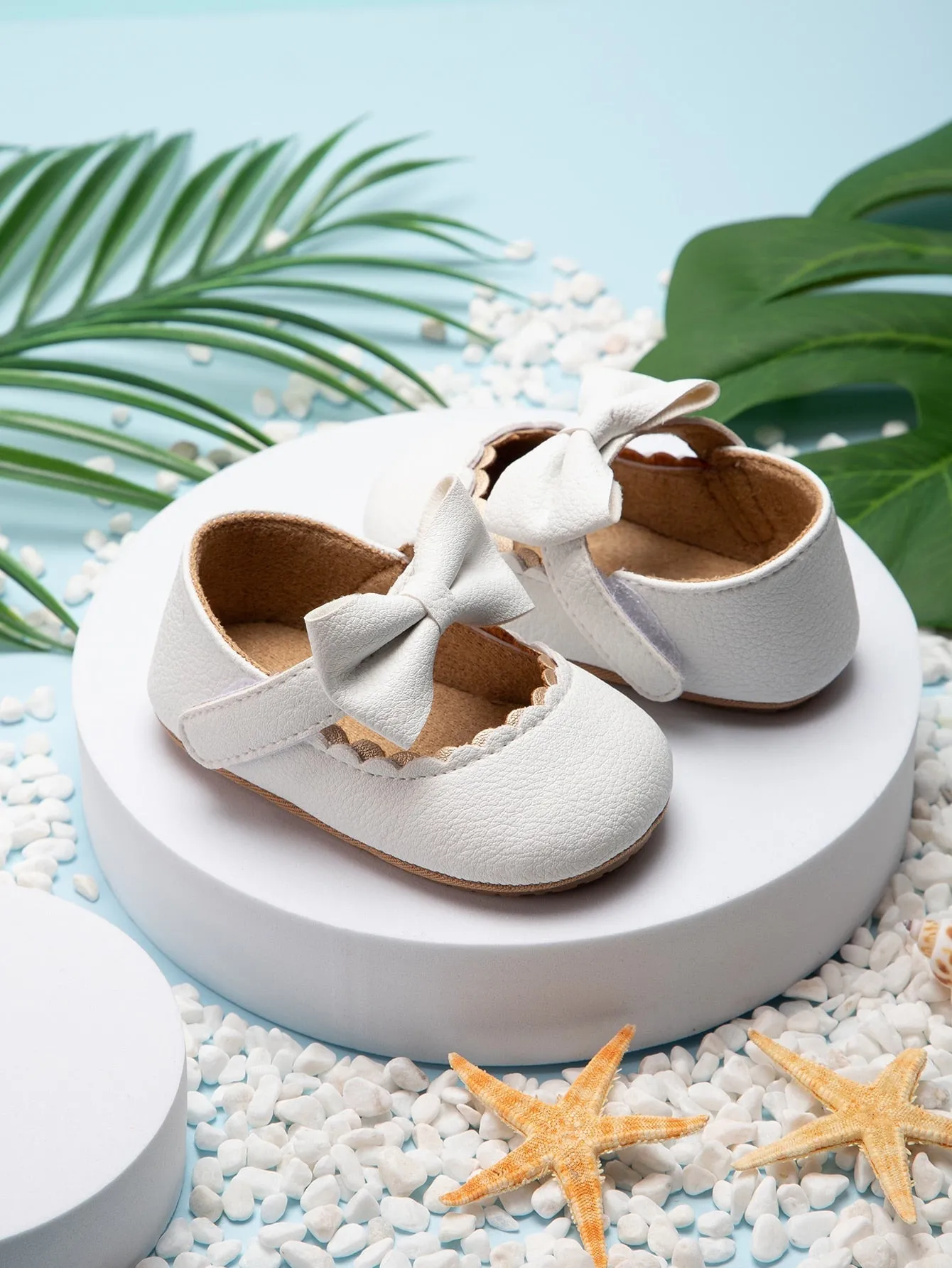 Baby Bow Decor Scallop Detail Mary Janes- FD