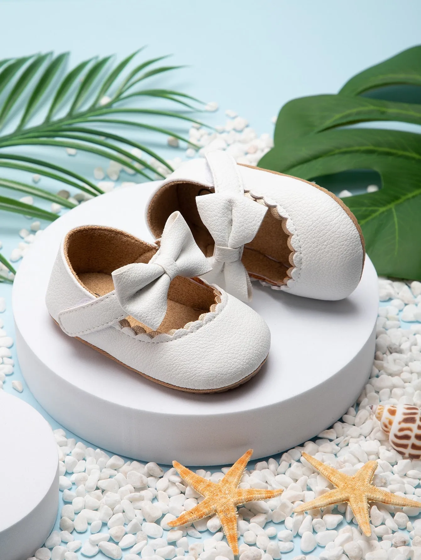 Baby Bow Decor Scallop Detail Mary Janes- FD