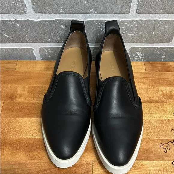 Everlane The Street Pointed Toe Italian Leather Slip On Shoe Size 9 Black