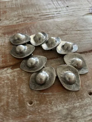 Interesting silver bracelet on elastic