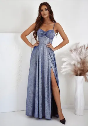 Long elegant dress with a striking slit