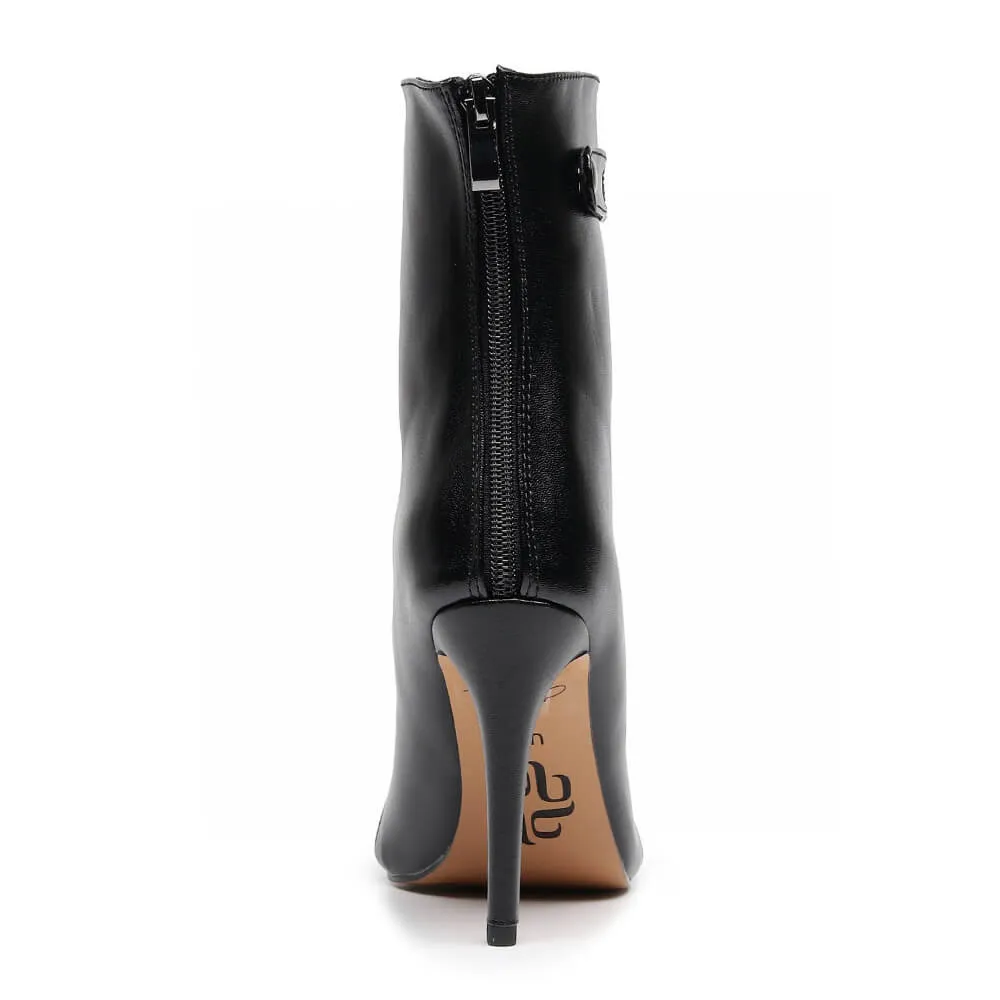 Moment - Black Vegan Leather - Rubber Sole