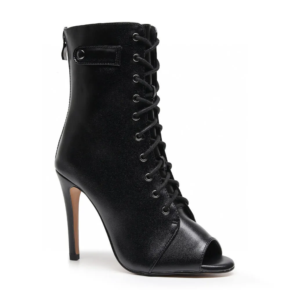 Moment - Black Vegan Leather - Rubber Sole