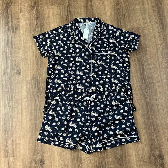 NEW Vera Bradley Short-Sleeved Pajama Set in Navy Daisy Floral