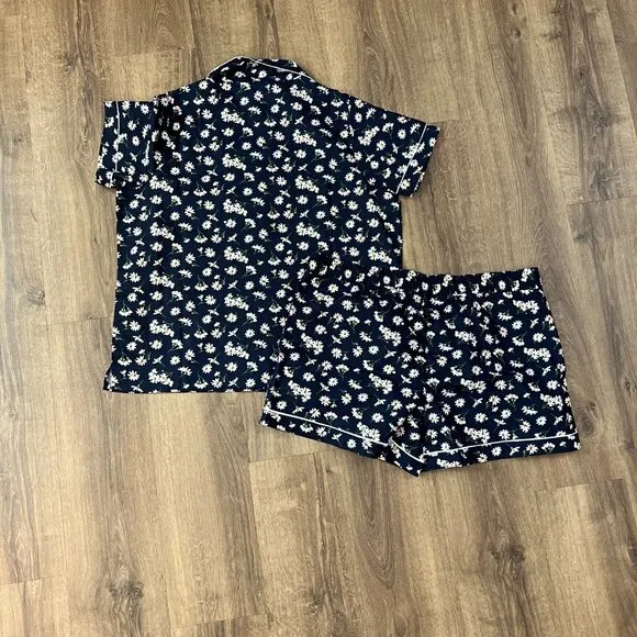 NEW Vera Bradley Short-Sleeved Pajama Set in Navy Daisy Floral