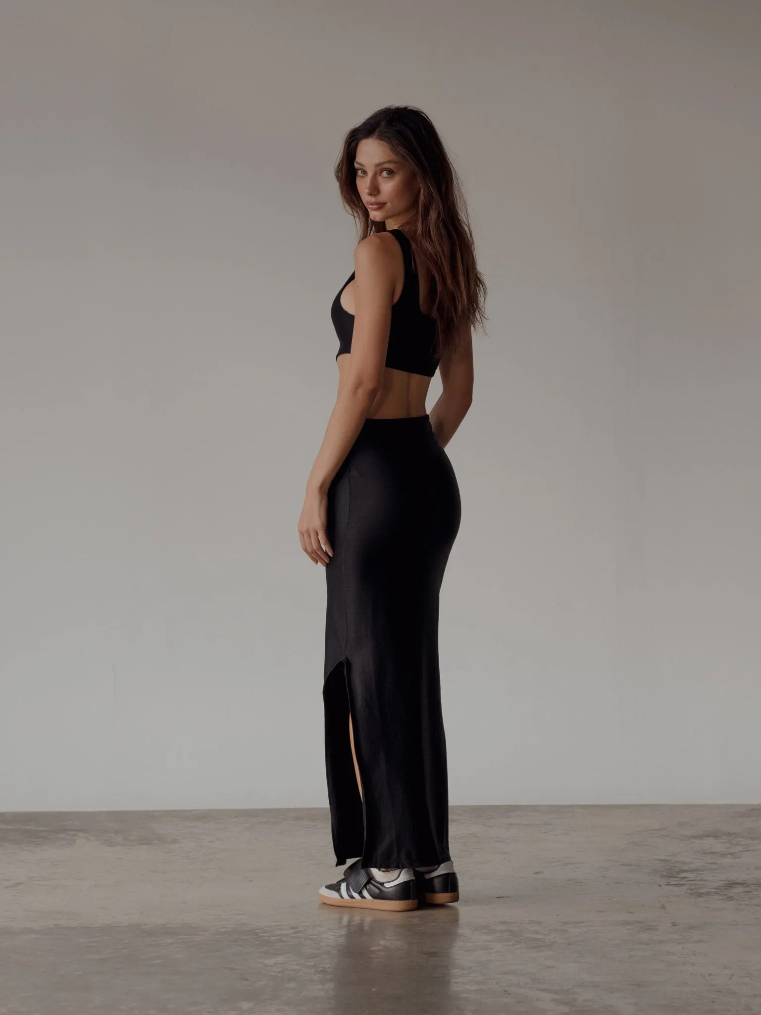 OPEN SIDE RIBBED DRESS  - SHINY BLACK