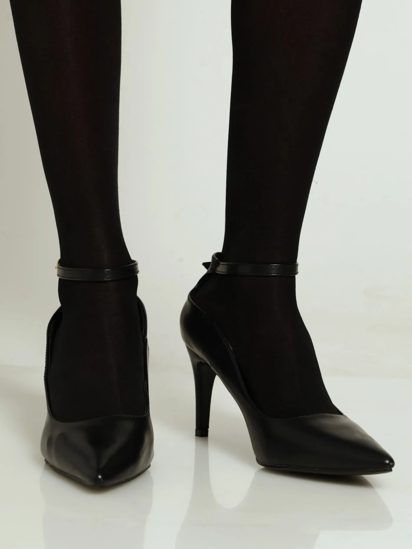 Pointed Toe Court Heel - Black