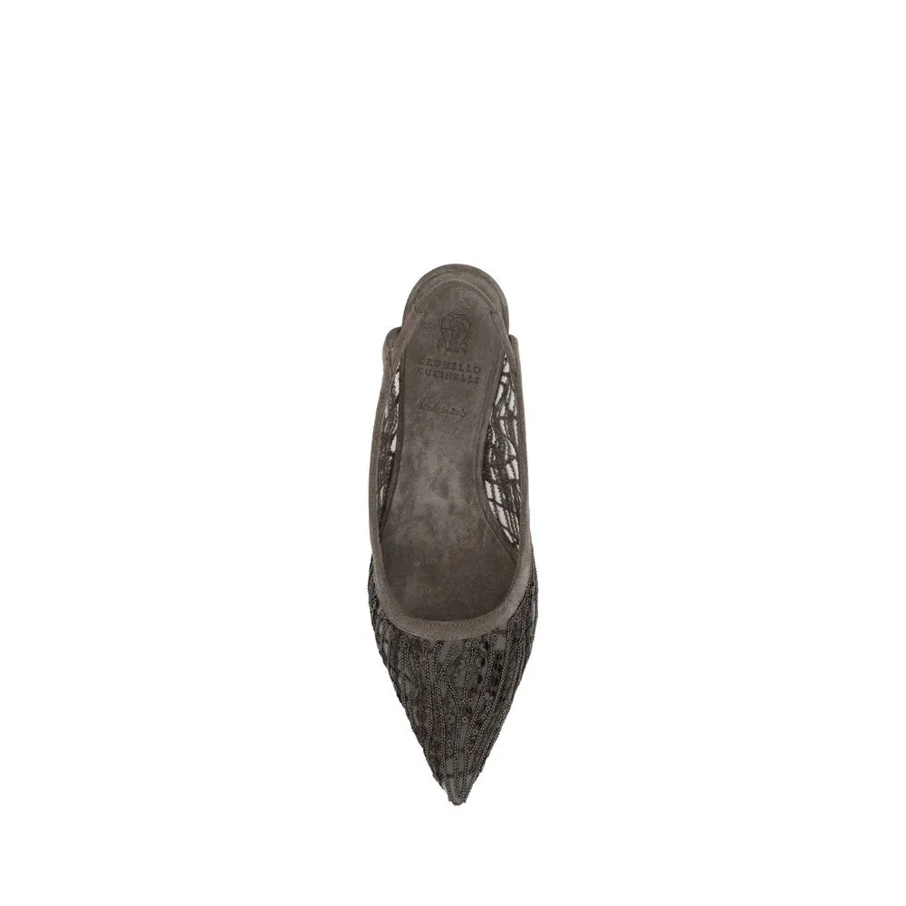 Pumps with iconic embellishments