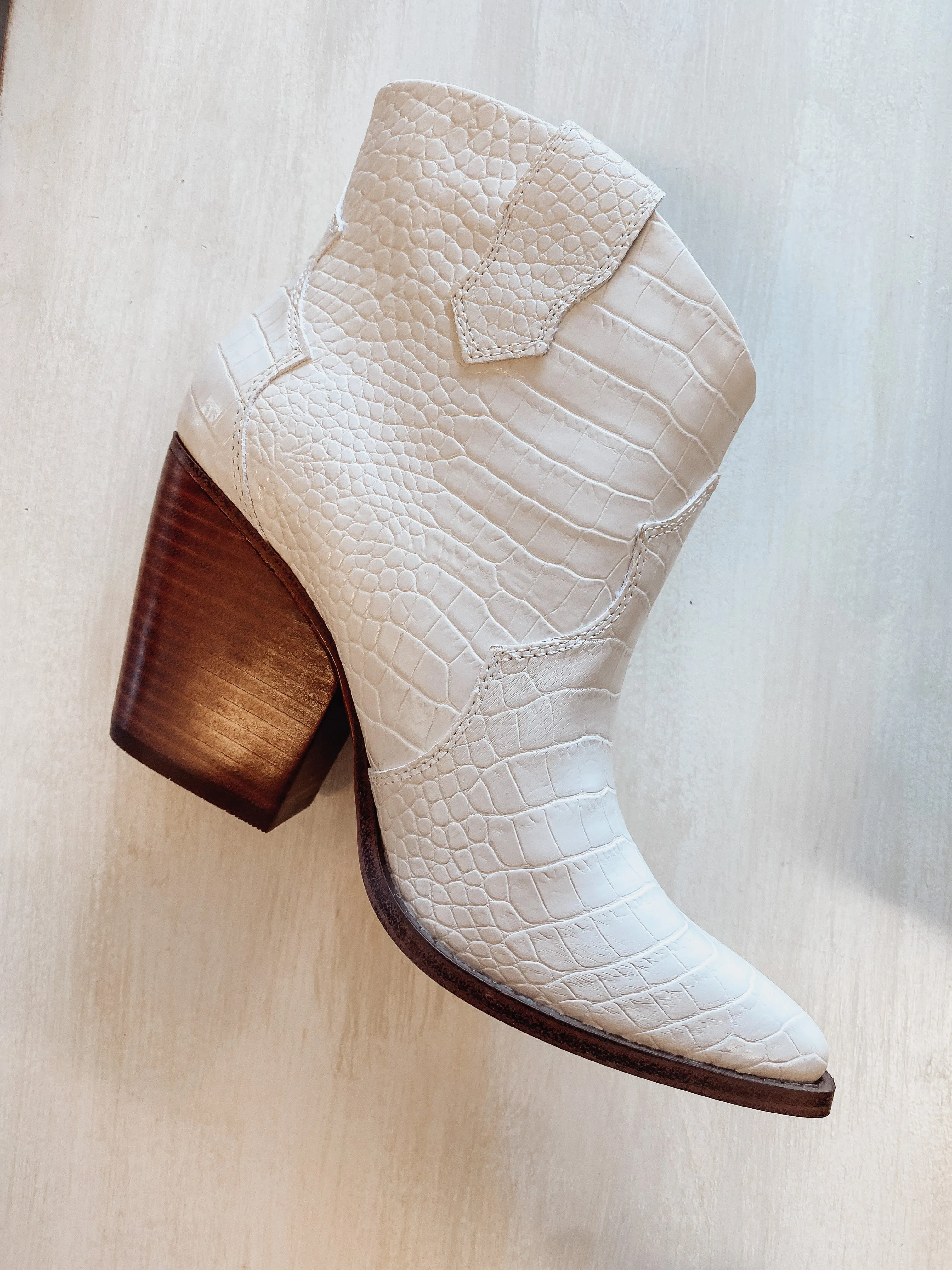 Shania White Boots