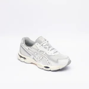 Sneaker running Asics Gel NYC 2055 in pelle ghiaccio e tessuto bianco