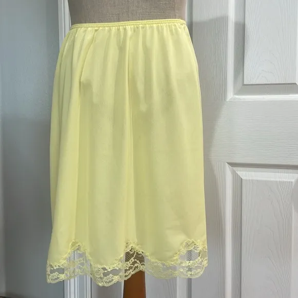 Vintage 50s Van Raalte lace half slip yellow nylon made in USA women’s size S