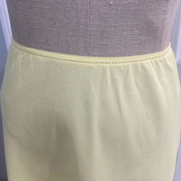Vintage 50s Van Raalte lace half slip yellow nylon made in USA women’s size S