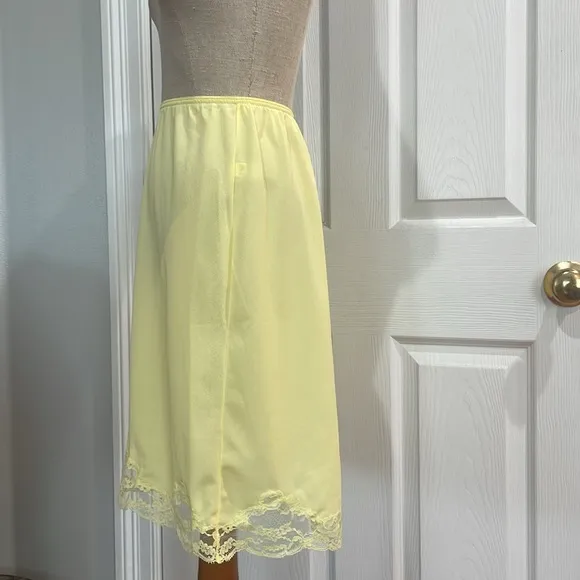 Vintage 50s Van Raalte lace half slip yellow nylon made in USA women’s size S