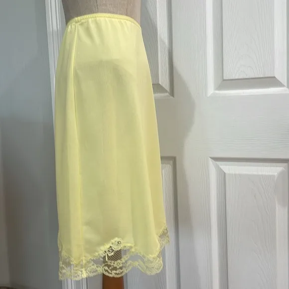 Vintage 50s Van Raalte lace half slip yellow nylon made in USA women’s size S